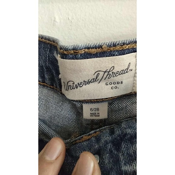Universal Thread | Women's Medium Wash High Waist Mom 90s Shorts Size 6 - Picture 2 of 4